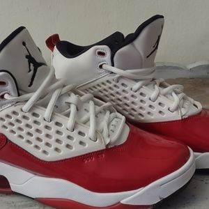 men size 9 Jordan maxis 200